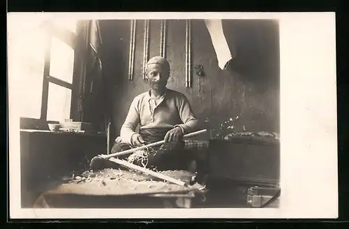 Foto-AK Türkei, Türkischer Tischler in seiner Werkstatt