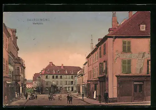 AK Saargemünd, Marktplatz mit Kindergruppe