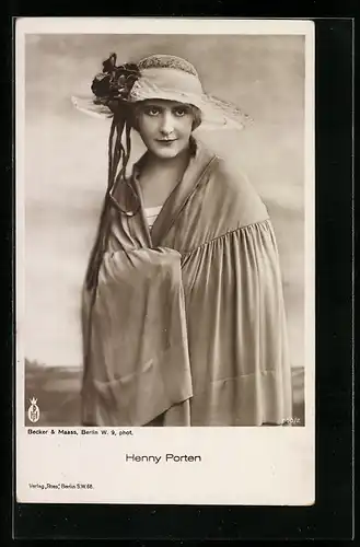 AK Schauspielerin Henny Porten mit Hut und Mantel