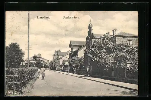 AK Landau, Parkstrasse mit Passanten