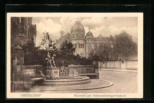 AK Düsseldorf, Brunnen am Hohenzollerngymnasium