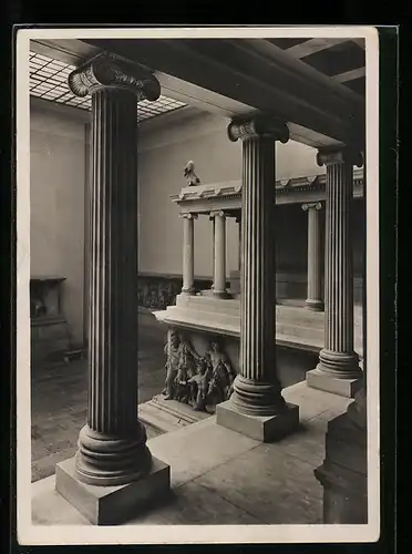 Foto-AK Deutscher Kunstverlag, Nr. 3: Berlin, Pergamon Museum, Altar von Pergamon