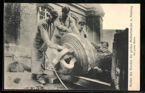 AK Hamburg-Neustadt, Die grosse Glocke der abgebrannten Michaeliskirche 1906