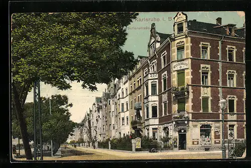 AK Karlsruhe i. B., Sofienstrasse mit Geschäft