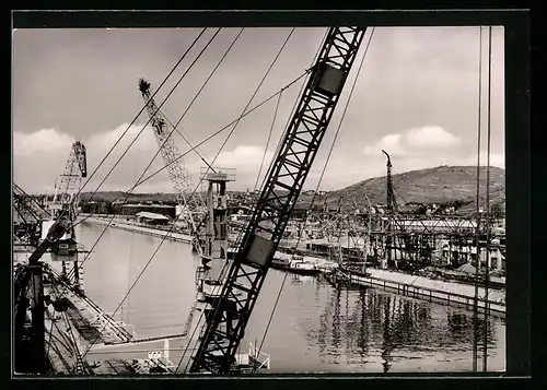 AK Stuttgart, Neckarhafen mit Kränen