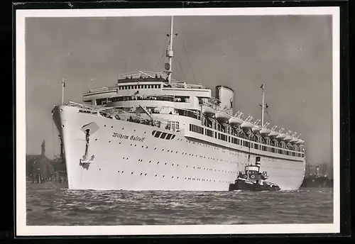 AK KdF-Flaggschiff Wilhelm Gustloff bei der Hafenausfahrt