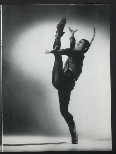 7 Fotografien Helmut Raddatz & Bildband mit 12 Seiten Claus Schulz Balletttänzer & Ballettmeister mit Original Autograph