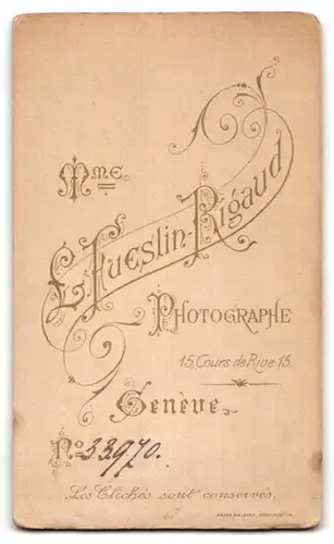 Fotografie L. Fueslin-Rigaud, Genève, 15, Cours de Rive 15, Bürgerliche Dame in zeitgenössischer Kleidung