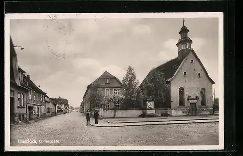 AK Hassloch, Gillergasse mit Kriegerdenkmal und Kirche