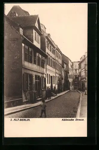 AK Berlin, Köllnische Strasse mit Passanten