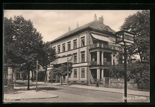 AK Cassel, Strasse am Haus v. Trotha