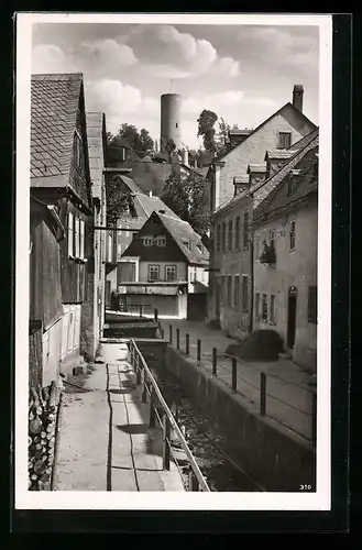 AK Lobenstein /Thür., Strassenpartie Koselgasse mit Turm