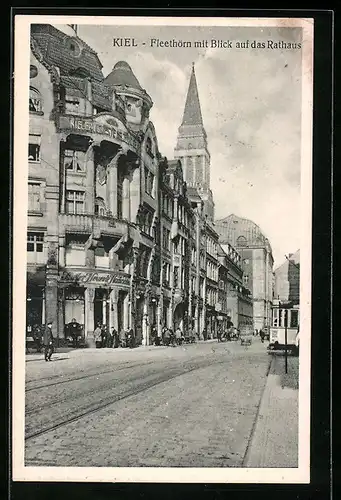 AK Kiel, Strasse Fleethörn mit Haus der Kieler Neuesten Nachrichten, Rathaus und Strassenbahn