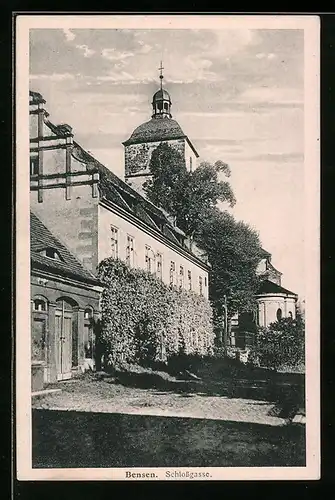 AK Bensen, Schlossgasse im Sonnenschein