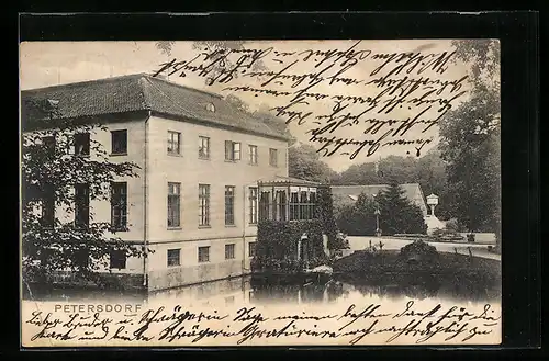 AK Petersdorf, Gasthaus mit Wasserpartie