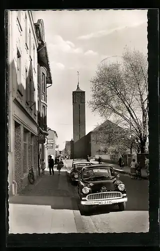 AK Homberg-Hochheide, Ehrenstrasse mit kathl. Kirche