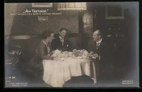 Foto-AK Hugo Erfurth: Schauspielerin Alice Verden mit den Schauspielern Alex Wierth und Lothar Mehnert am Teetisch