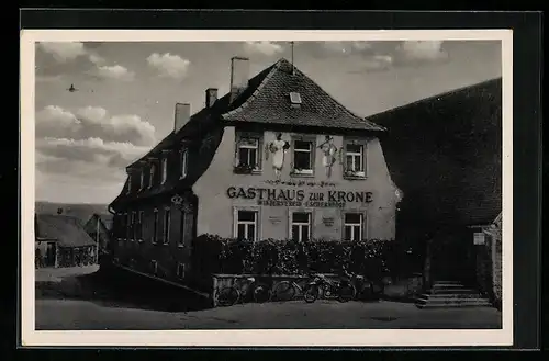AK Escherndorf, Gasthaus zur Krone des Winzervereins, Strassenansicht mit Garteneingang und Nachbarhäusern