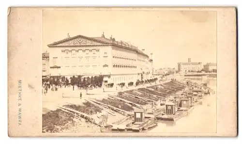 Fotografie Miethke & Wawra, Wien, Ansicht Wien, Uferpartie an Fetzers Cafeehaus mit Badehäuschen am Fluss