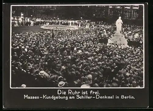 Fotografie unbekannter Fotograf, Ansicht Berlin, Die Ruhr ist frei, Massenkundgebung am Schiller-Denkmal