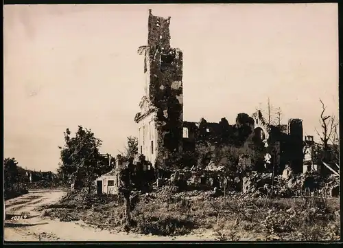 Fotografie Ansicht S. Peter bei Görz, Kriegszerstörung, die zerschossene Kirche, 1.WK