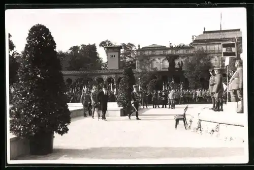 Fotografie unbekannter Fotograf, Ansicht München, Feldmarschall Mackensen, Admiral Tirpitz bei  Kundgebung