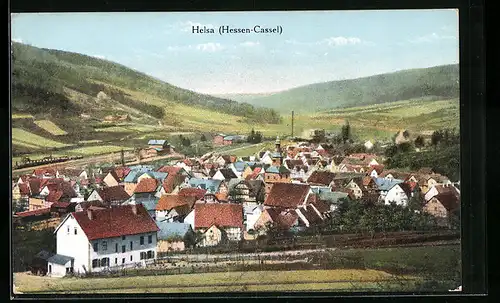 AK Helsa (Hessen-Cassel), Totalansicht mit Siedlung und bergiger Landschaft
