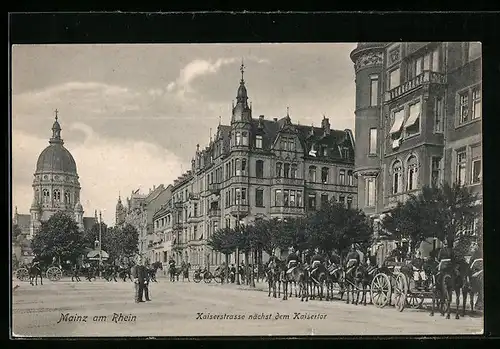 AK Mainz am Rhein, Kaiserstrasse nächst dem Kaisertor mit Soldaten in Uniform zu Pferde