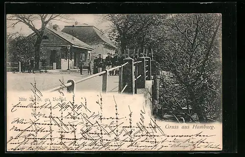 AK Hamburg-Gross-Borstel, Alte Accise, Blick von Brücke auf marschierende Soldaten