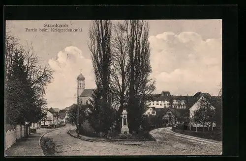 AK Stockach, Strassenpartie mit Kriegerdenkmal