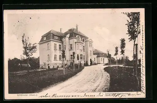 AK Gronau /Hann., Johanniter-Krankenhaus mit Strasse