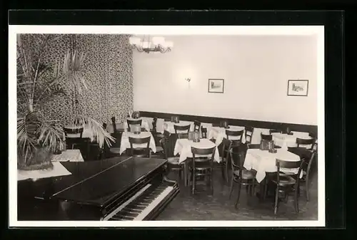 AK Karlsruhe, Konzert-Cafe Ellenrieder, Innenansicht mit Flügel