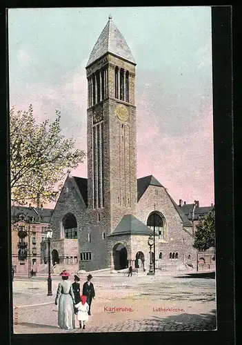 AK Karlsruhe, Passanten vor der Lutherkirche