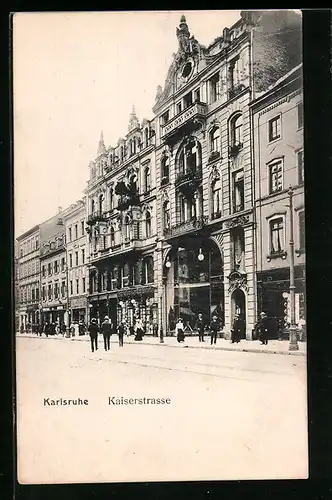 AK Karlsruhe, Kaiserstrasse mit Passanten