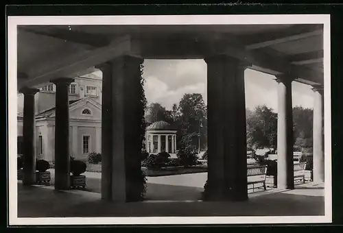 AK Franzensbad, Kolonnade mit Blick auf die Franzensquelle