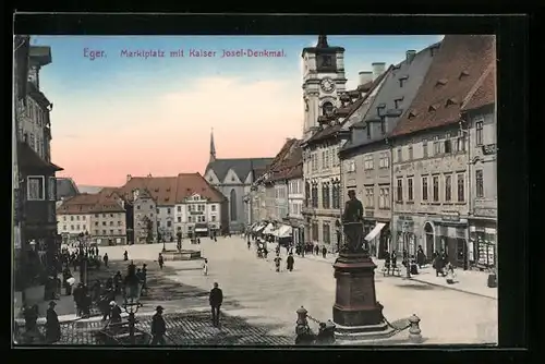 AK Eger, Blick auf Marktplatz mit Kaiser-Josef-Denkmal