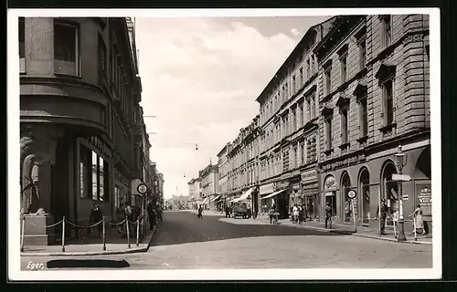 AK Eger, Passanten in der Konrad-Henlein-Strasse