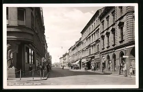 AK Eger, Passanten in der Konrad-Henlein-Strasse