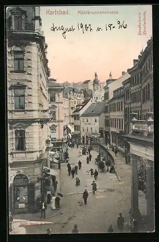 AK Karlsbad, Mühlbrunnenstrasse mit Passanten