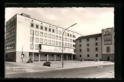 AK Worms /Rh., Polizeidirektion mit Strasse