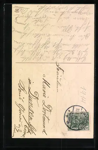 AK Junge trägt einen Korb mit Glücksklee auf dem Rücken