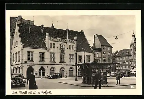 AK Kiel, Markt mit Kiosk und altem Rathaus