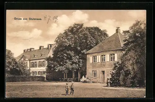 AK Stutensee, Gebäude mit Parkanlagen