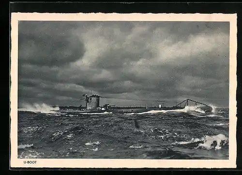 AK U-Boot der Kriegsmarine in voller Fahrt