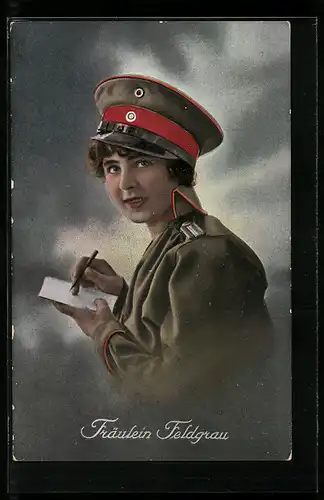 AK Frau in Uniform schreibt einen Brief