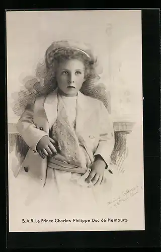 AK Prince Charles Philippe Duc de Neumours, Portrait mit Mütze