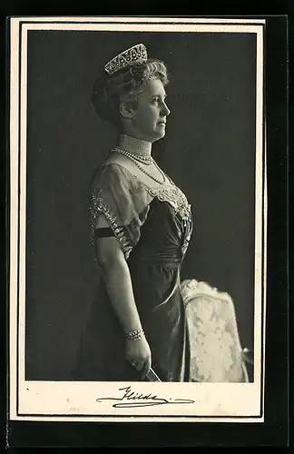 AK Grossherzogin Hilda mit Krone und Perlenkette, von der Seite gesehen
