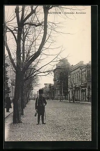 AK Batoum, Grande Avenue, Soldat in Uniform