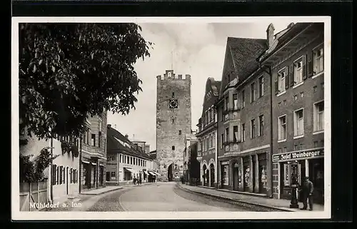 AK Mühldorf am Inn, Strasse zum Stadttor hin