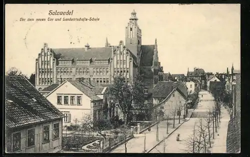 AK Salzwedel, vor dem neuen Tor und der Landwirtschaftsschule